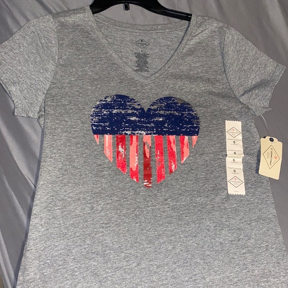 Tops - USA flag heart tee